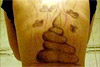EUA: tatuador desconfia 
de traição e faz desenho escatológico na namorada (Reprodução)