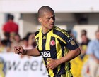 Alex topa jogar nos rivais de onde foi ídolo (Divulgação / Site Oficial do Fenerbahçe)