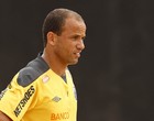 Léo confia em retorno rápido e planeja títulos (divulgação/Santos FC)