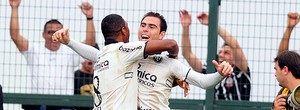 Oh, Cesar! Timão bate Palmeiras e continua na briga pelo título: 1 a 0 (Marcos Ribolli / Globoesporte.com)