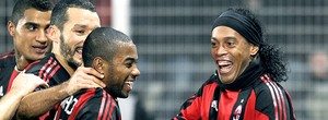Ronaldinho volta a marcar, Milan vence Auxerre e está nas oitavas (AFP)