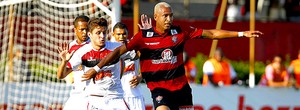 Atlético-GO segura o Vitória e fica
na elite. Time baiano é rebaixado (Eduardo Martins / Agência Estado)