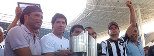 Botafogo celebra título de 1995 em encontro da torcida e ex-jogadores (Diego Paes / Globoesporte.com)