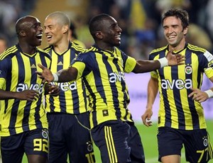 niang comemora gol do fenerbahçe (Foto: Site oficial do Fenerbahçe)