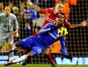 Drogba na partida do Chelsea contra o Liverpool