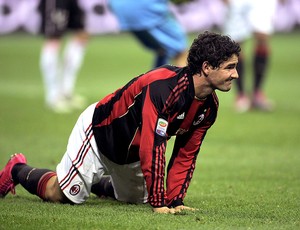 Pato machucado na partida do Milan