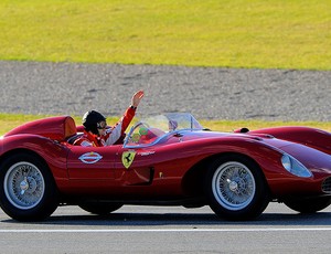 Felipe Massa pilota carro comemorativo da Ferrari