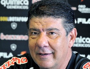 Joel Santana na coletiva do Botafogo
