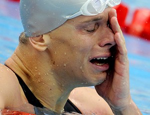 cesar cielo chora ao vencer os 50m livres nas olimpíadas em pequim (Foto: AFP)