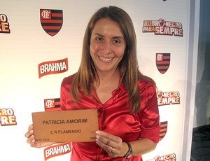 Patrícia Amorim com tijolinho do Flamengo