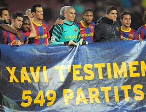 jogadores do Barcelona fazem homenagem para Xavi