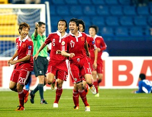 Zhang Linpeng comemora gol da China contra o Kuwait