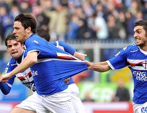 Pozzi comemora gol do Sampdoria contra o Roma