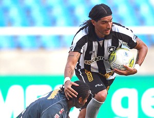 Loco Abreu comemora gol do Botafogo
