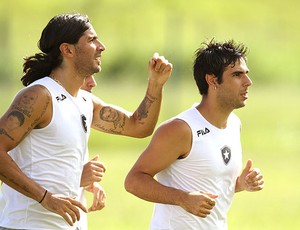 Loco Abreu e Herrra no treino do Botafogo