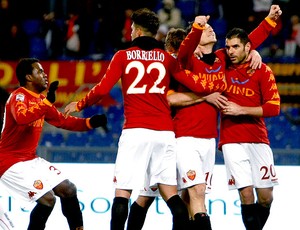 Totti comemora gol do Roma contra o Cagliari