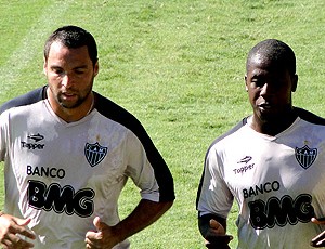 Daniel Carvalho e Toró Atlético-MG treino (Foto: Lucas Catta Prêta / Globoesporte.com)