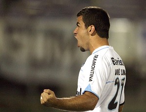André Lima comemora gol do Grêmio contra o Liverpool-URU