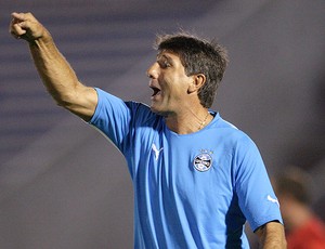 Renato Gaúcho na partida do Grêmio (Foto: Reuters)