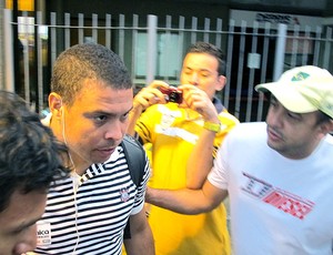 Ronaldo no desembarque do Corinthians