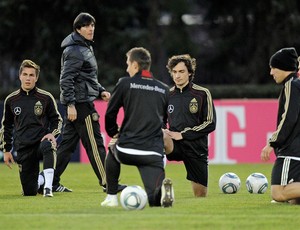 Joachim Loew, Miroslav Klose, Mats Hummels   Lukas Podolsk treino alemanha (Foto: AP)