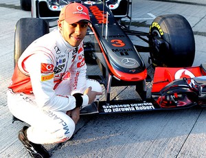 Hamilton em homenagem a Kubica em Jerez (Foto: Getty Images)