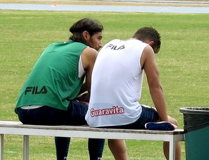 Loco Abreu e Alex Sandro no treino do Botafogo (Foto: Thiago Fernandes / GLOBOESPORTE.COM)