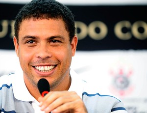 Ronaldo na coletiva de despedida (Foto: Marcos Ribolli / GLOBOESPORTE.COM)