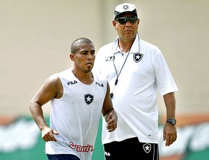 Arévalo e Joel Santana no treino do Botafogo (Foto: EFE)