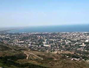 Vista da cidade de Makhachkala onde jogará Roberto Carlos (Foto: Divulgação)