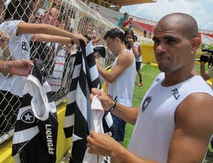 Alessandro treino Botafogo Aracaju (Foto: Gustavo Rotstein / Globoesporte.com)