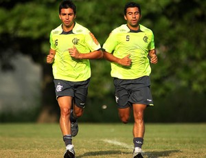 Maldonado e Fierro no treino do Flamengo (Foto: Vipcom)