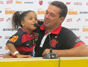 Luxemburgo neta Gabriela coletiva Flamengo (Foto: Richard Fausto / Globoesporte.com)