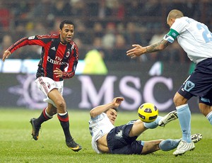 Robinho Milan x Napoli (Foto: Reuters)