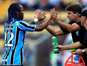 Carlos Alberto comemora gol do Grêmio com Renato Gaúcho (Foto: Reuters)