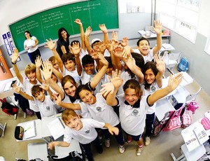 Alunos em uma das salas de aula do novo colégio (Foto: Marcos Ribolli / Globoesporte.com)