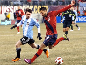 Clint Dempsey EUA Messi Argentina (Foto: Reuters)