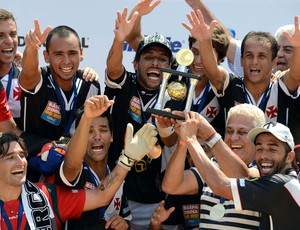 Vasco comemora o título de campeão do Mundialito de Futebol de Areia (Foto: Deco Pires/Divulgação)