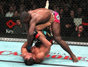 luta ufc minotouro phil davis (Foto: Divulgação / UFC)