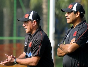 PC Gusmão e Acácio durante treino (Foto: Marcelo Sadio / Site Oficial do Vasco da Gama)