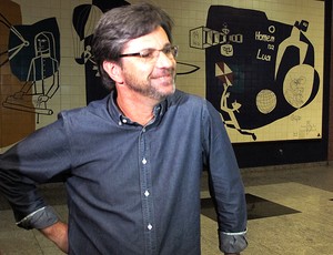 Caio Junior durante desembarque do Botafogo (Foto: Gustavo Rotstein / GLOBOESPORTE.COM)
