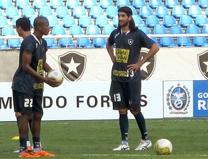 Loco Abreu no treino do Botafogo (Foto: Gustavo Rotstein / GLOBOESPORTE.COM)