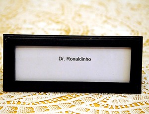 placa nome Ronaldinho Gaúcho na ABL (Foto: André Durão / GLOBOESPORTE.COM)