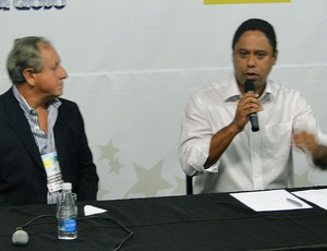 Orlando Silva, e presidente da CBV, Ary Graça durante coletiva (Foto: Valeska Silva / GLOBOESPORTE.COM)