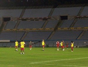 jogadores do Internacional no treino no estádio Centenário (Foto: Alexandre Alliatti / Globoesporte.com)