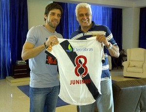 juninho pernambucano e dinamite camisa vasco (Foto: Divulgação / Twitter)