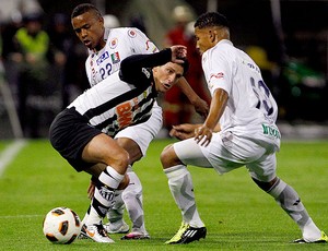 Elano na partida do Santos contra o Once Caldas (Foto: AP)