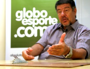 Joel Santana durante entrevista no Globoesporte.com (Foto: Pedro Veríssimo / Globoesporte.com)