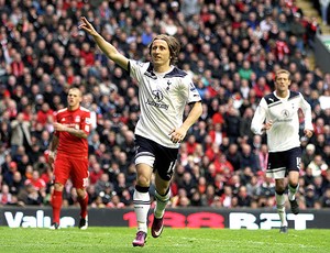 Luka Modric comemora gol do Tottenham contra o Liverpool (Foto: Getty Images)