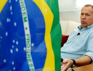 Mano Menezes durante entrevista (Foto: André Durão / GLOBOESPORTE.COM)
